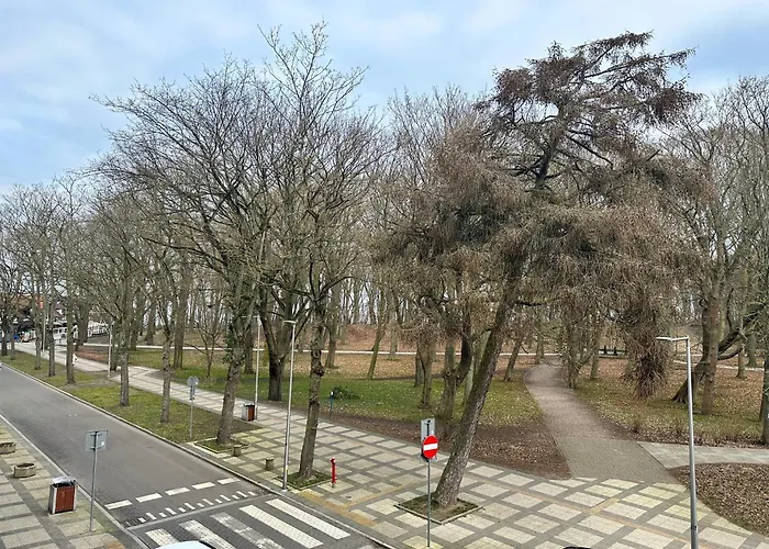 Al-dom Obroncow Westerplatte , 100 M Do Plazy, Przy Latarni Morskiej *