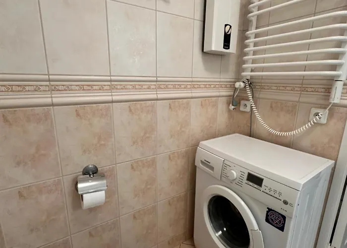 Al-dom Obroncow Westerplatte , 100 M Do Plazy, Przy Latarni Morskiej